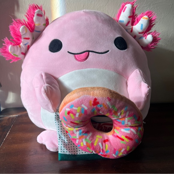 Zuru Snackles Series 2 Axolotl Abbie Krispy Kreme Donut, Large Plush - Picture 2 of 12
